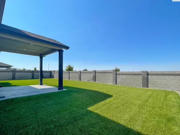 West Richland, WA 99353,8368 Lennox Street