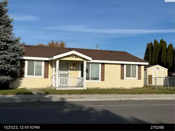902 Sun Valley Way, Benton City, WA 99320