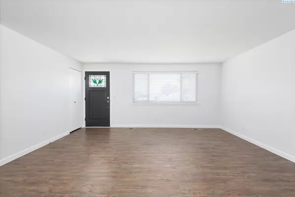 West Richland, WA 99353,5304 Blue Heron Blvd