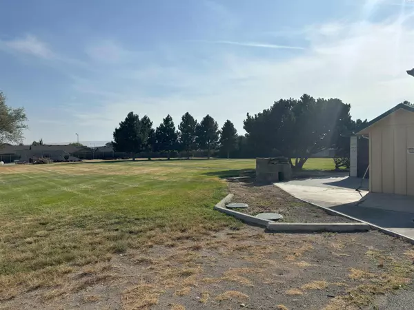 Pasco, WA 99301,424 E Lewis