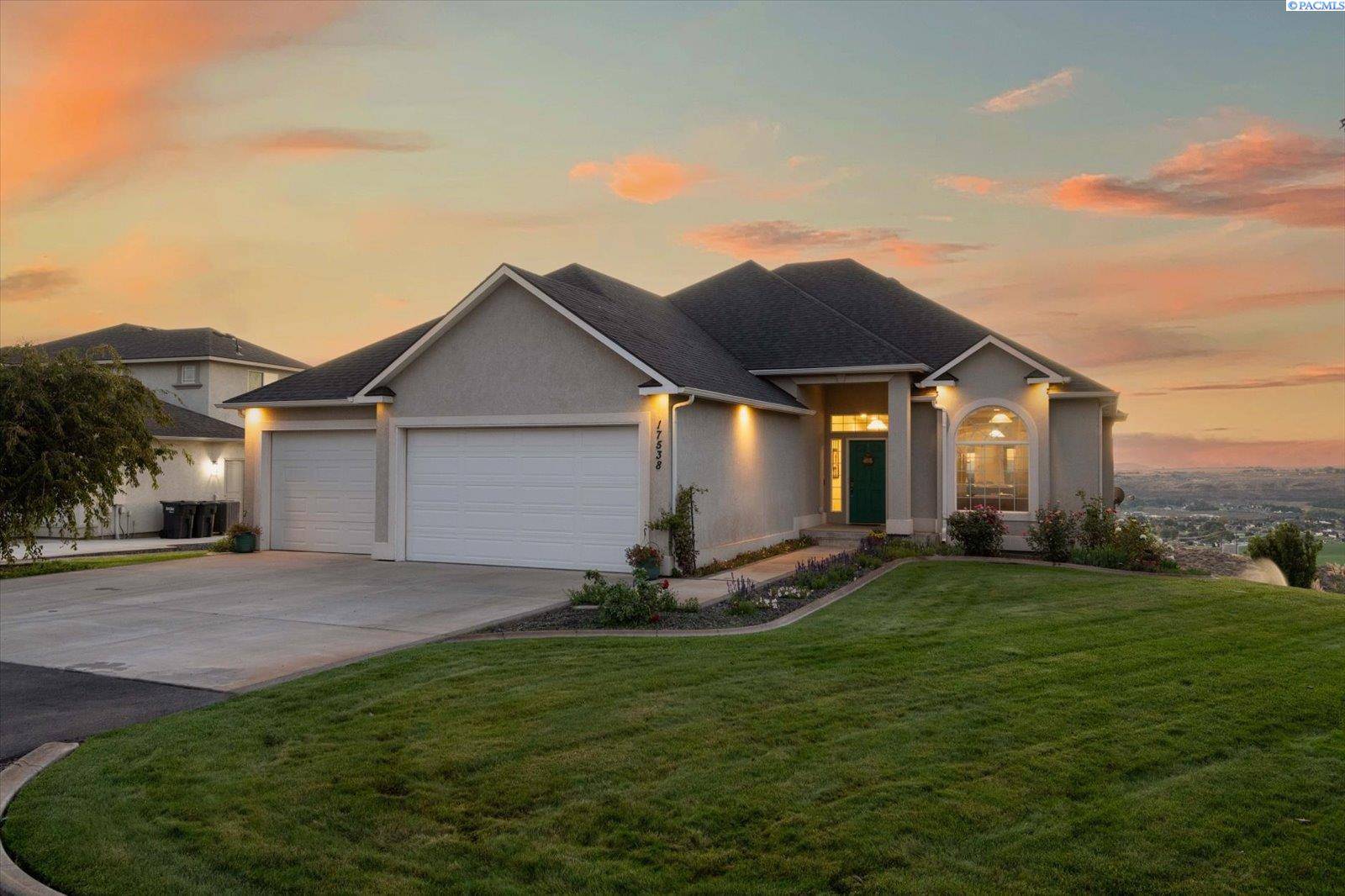 17538 S Fairview Loop,  Kennewick,  WA 99338