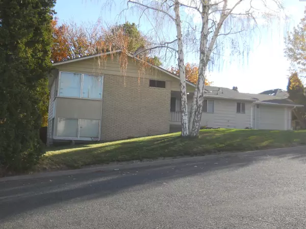 Sunnyside, WA 98944,818 Terry Street