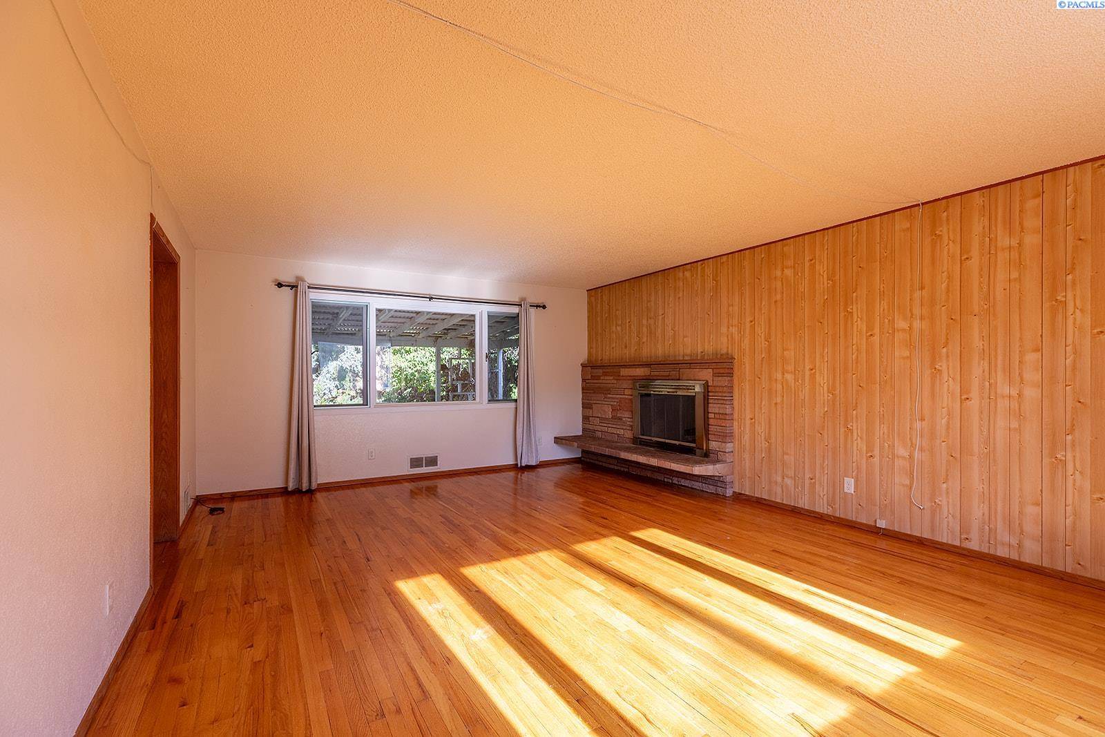 Pullman, WA 99163,544 NW Sunset Dr