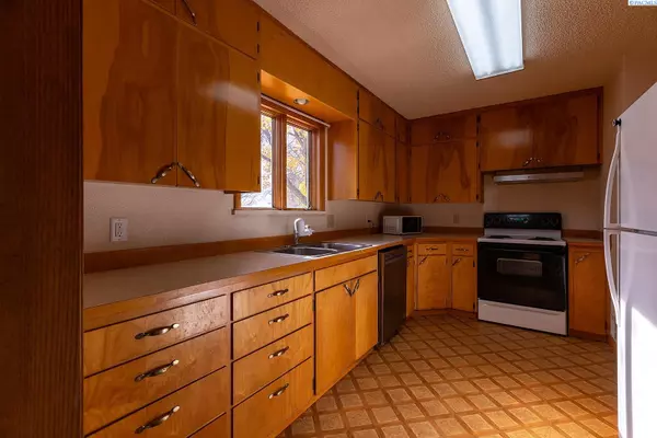 Pullman, WA 99163,544 NW Sunset Dr