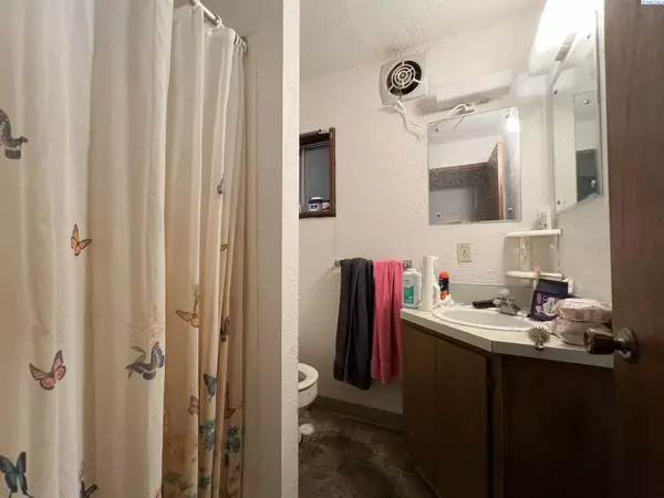 Pullman, WA 99163-0000,643,647 NE Maple St