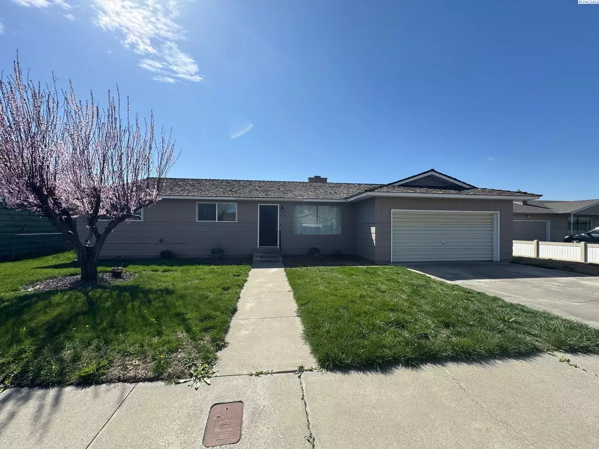 Sunnyside, WA 98944,1527 Oak St