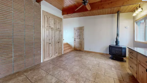 Pullman, WA 99163,1700 SW View Dr