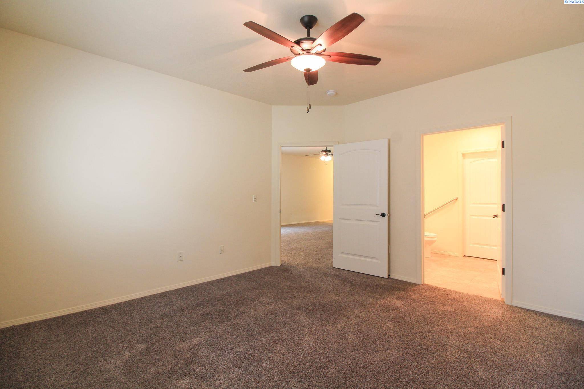 Kennewick, WA 99336,526 N Grant Street