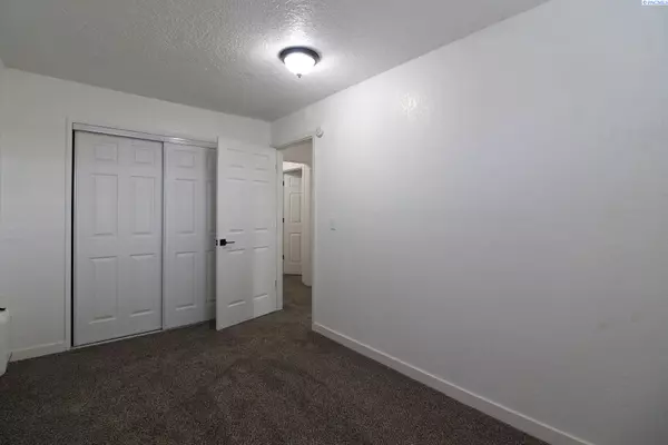 Kennewick, WA 99337,224206 E Main Street