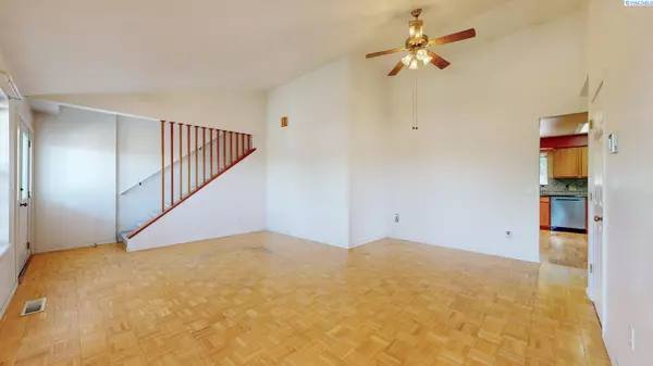 West Richland, WA 99353,1103 S 38th Avenue