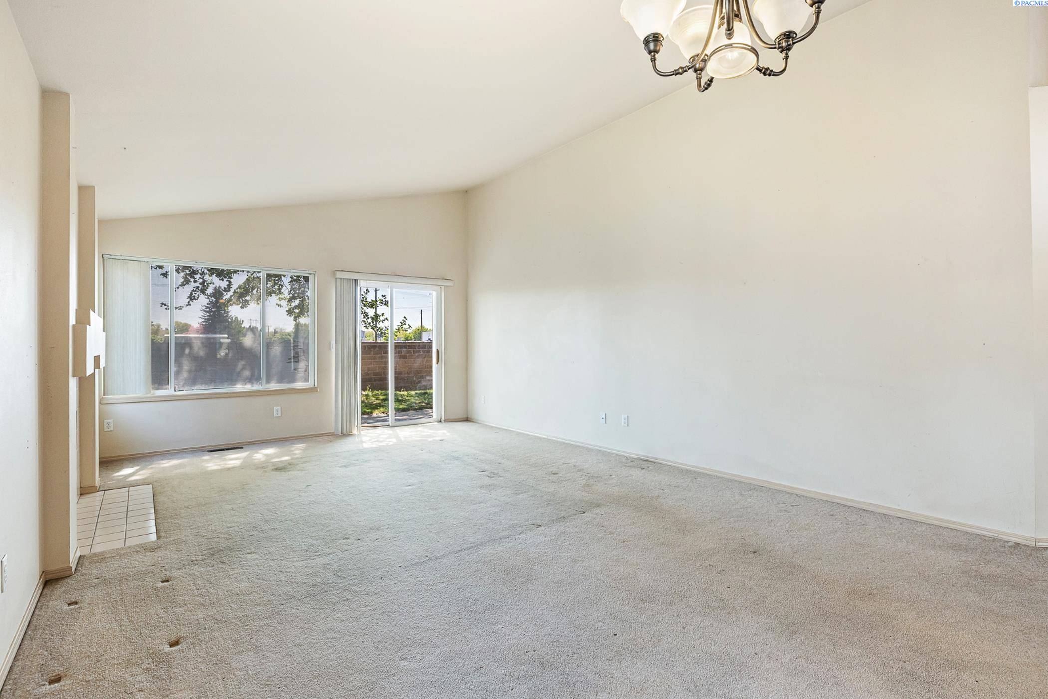 Kennewick, WA 99336,8131 W Bruneau Ave