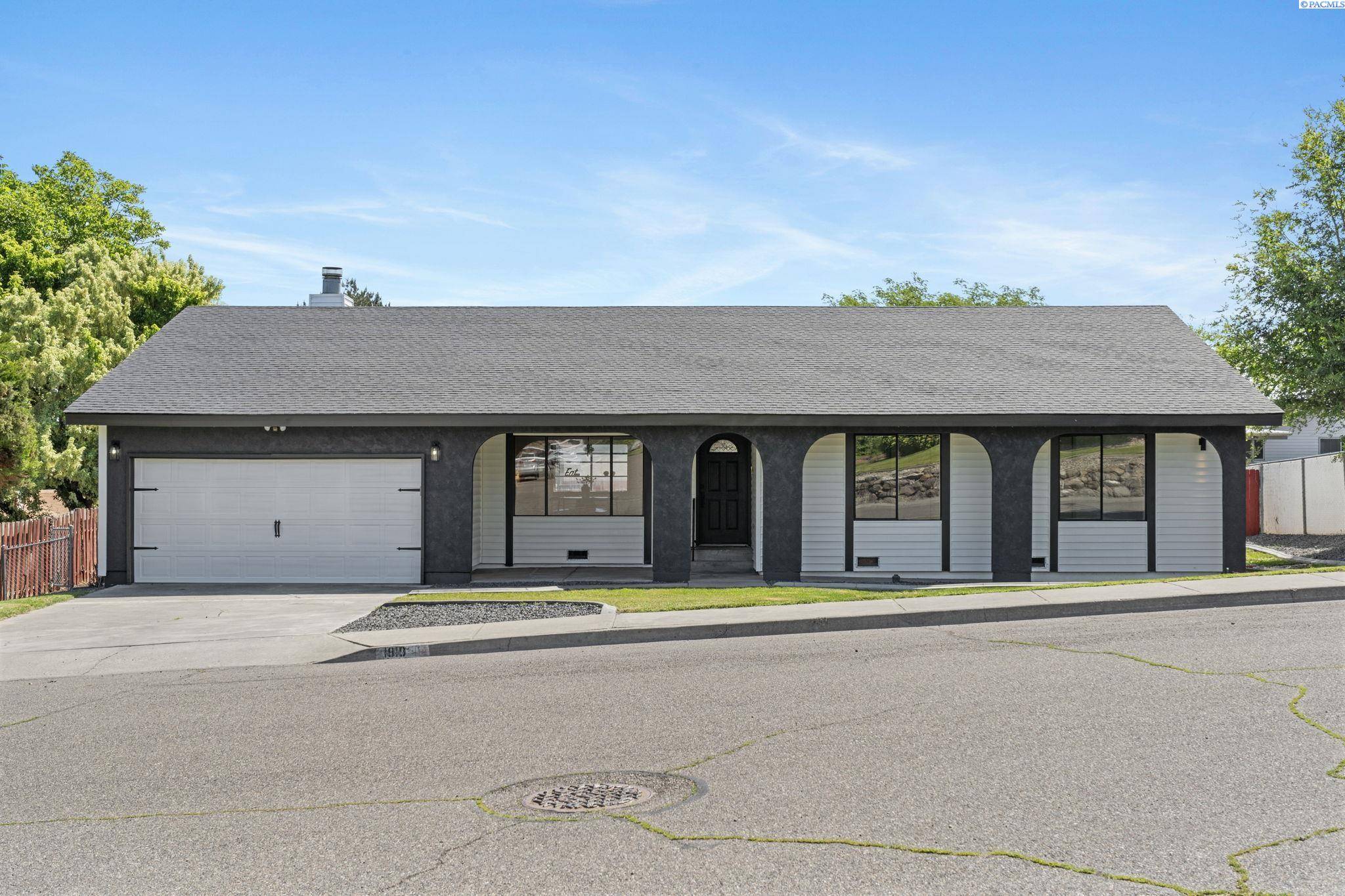 1819 Newport, Kennewick, WA 99337
