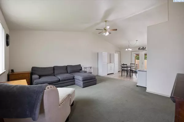 West Richland, WA 99353,4825 Forsythia St