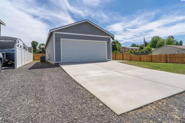 Warden, WA 98857,209 W 7th Avenue