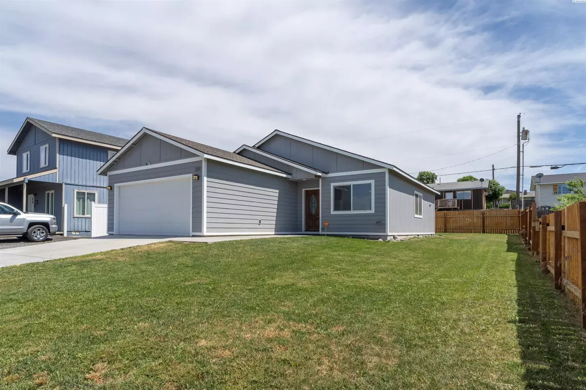 Warden, WA 98857,209 W 7th Avenue