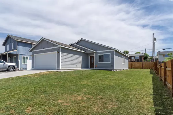 209 W 7th Avenue, Warden, WA 98857