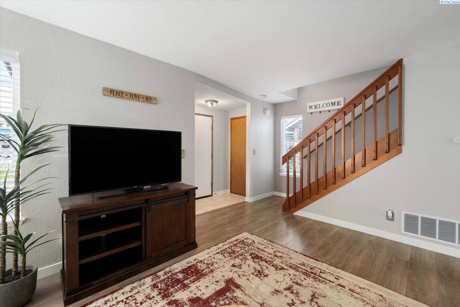 Kennewick, WA 99336,4215 W John Day Place