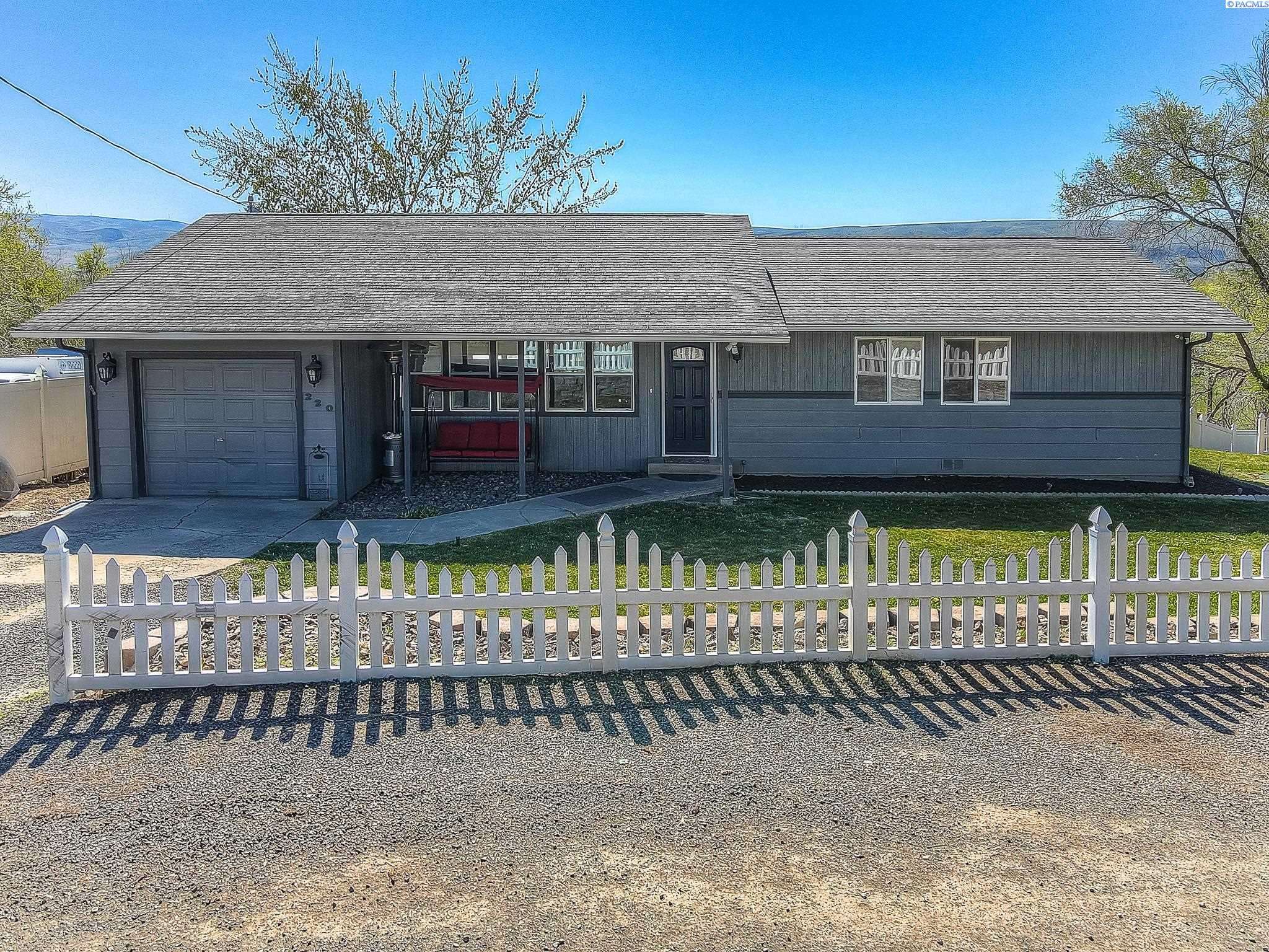 220 Kinne Lane, Selah, WA 98942