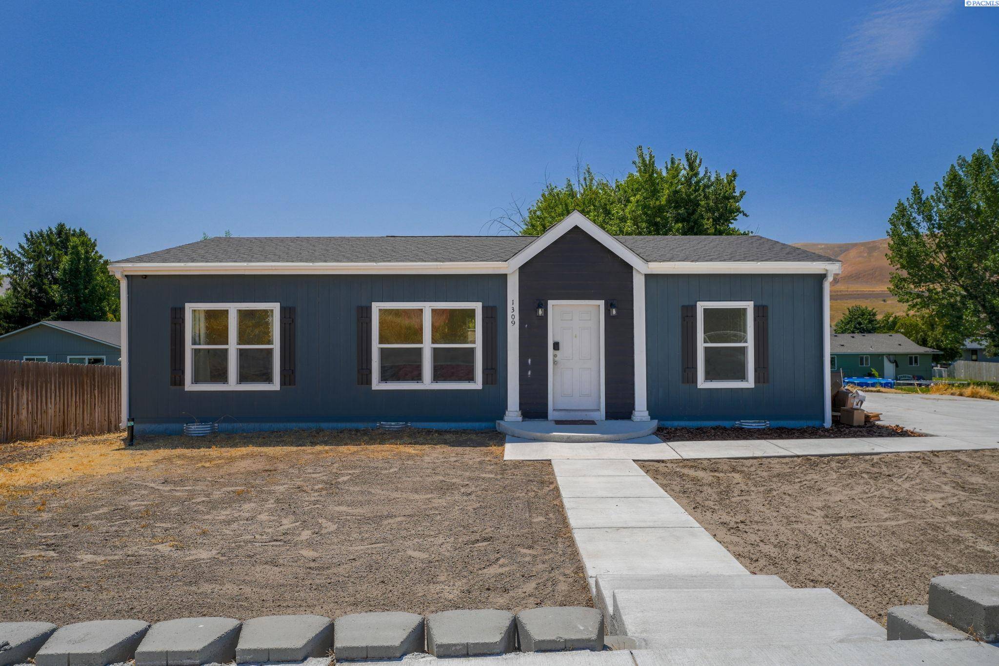 1309 Edith Avenue, Benton City, WA 99320