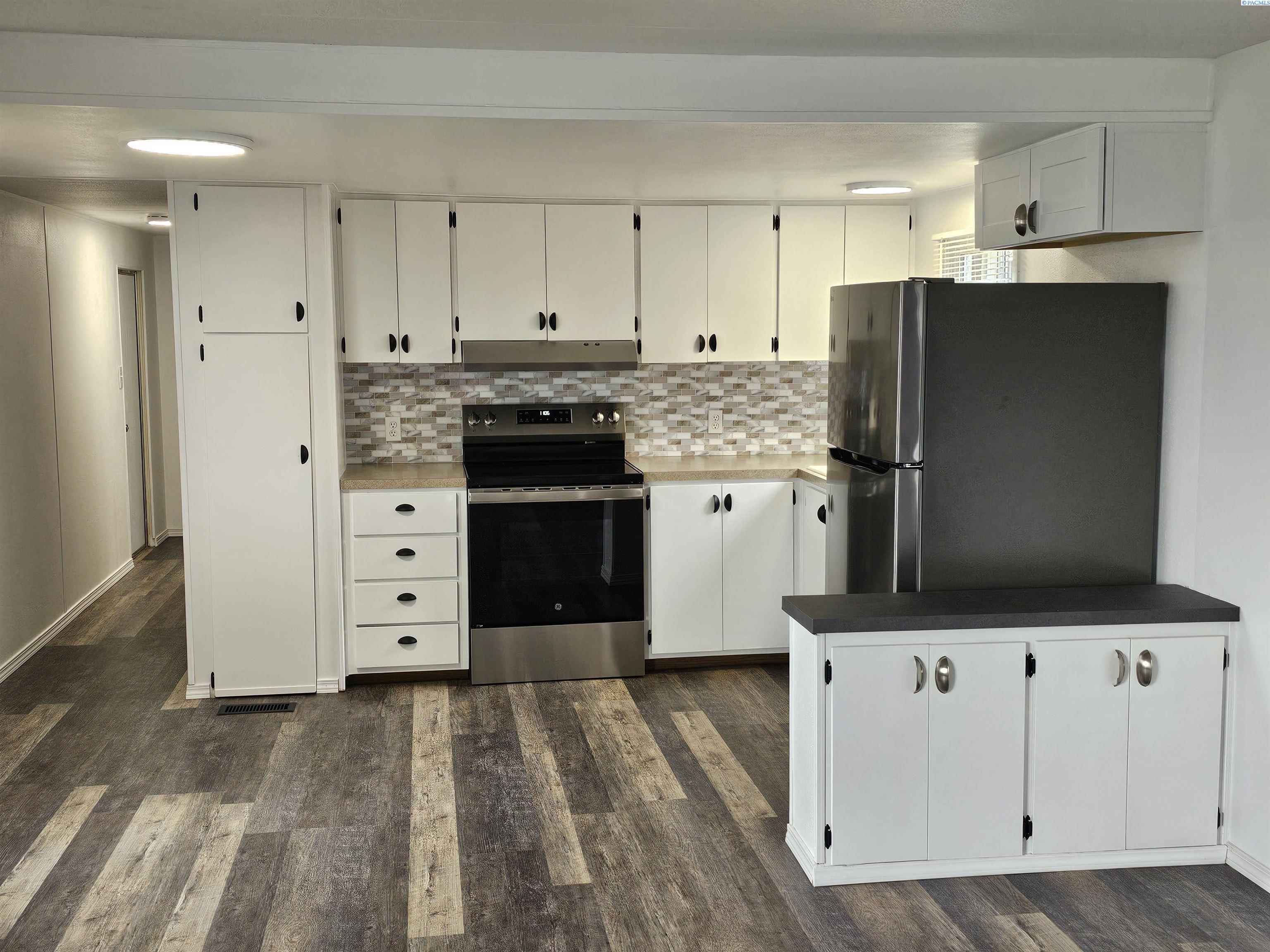 Kennewick, WA 99336,7901 W Clearwater Avenue #120