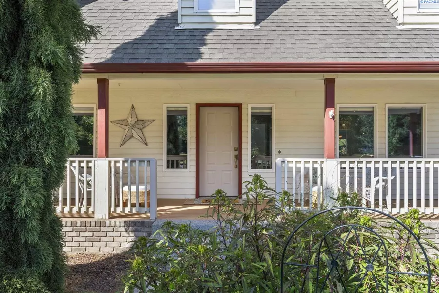 2612 Saddle Way, Richland, WA 99352