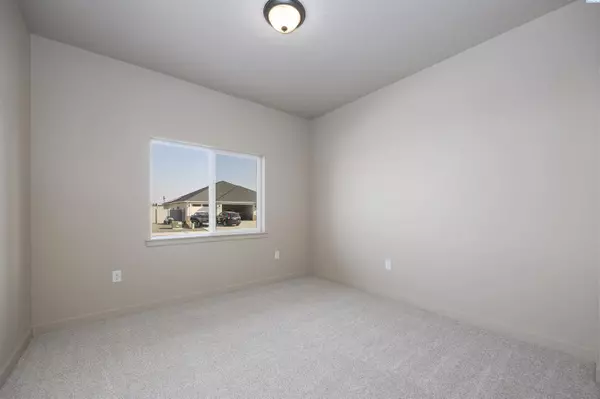 Prosser, WA 99350,206 Schrute Road