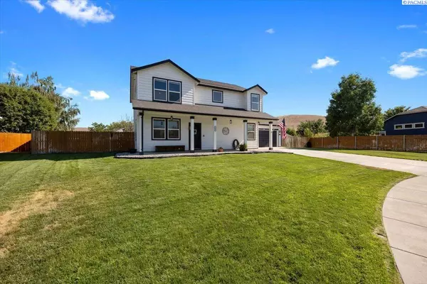 West Richland, WA 99353,5007 Desert Dove Lp