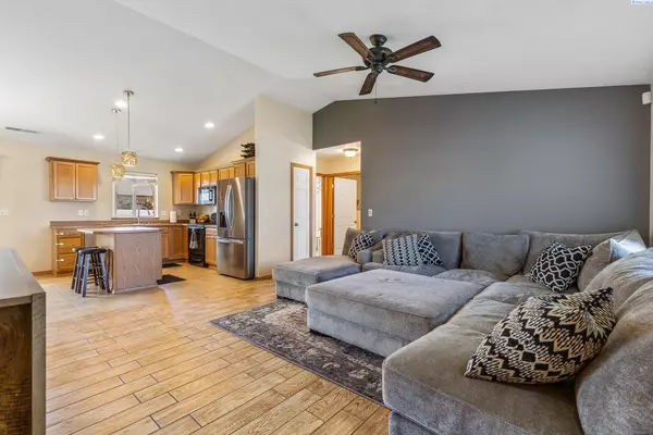 Pasco, WA 99301-8398,4912 Catalonia Dr