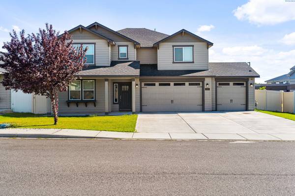 8210 Cassiar Dr, Pasco, WA 99301