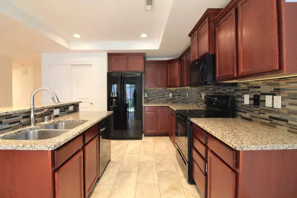 Richland, WA 99352,517 Jordan Lane