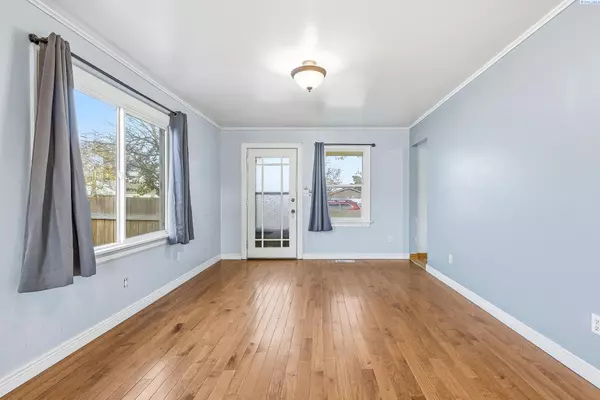 Kennewick, WA 99336,706 S Alder Street