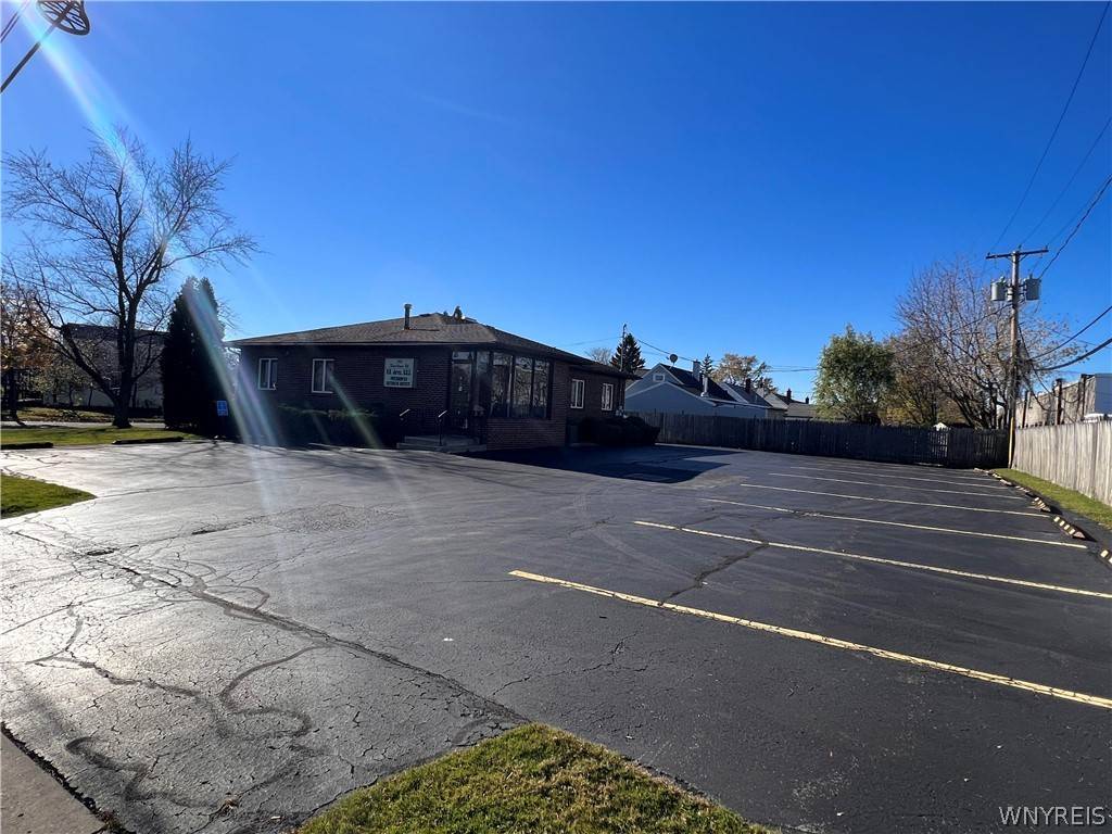 Amherst, NY 14226,590 Sweet Home RD