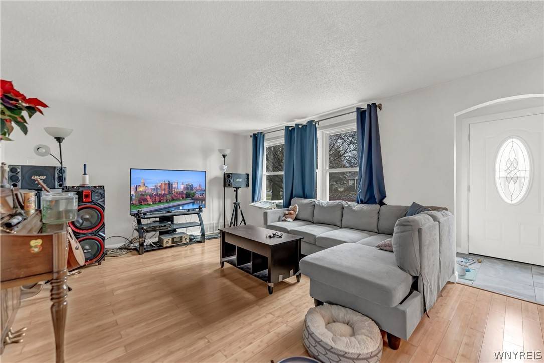 Buffalo, NY 14225,336 Beach RD