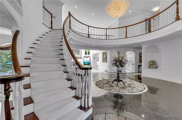 Orchard Park, NY 14127,7 Woodcrest DR