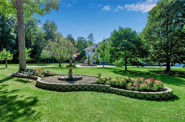 Orchard Park, NY 14127,7 Woodcrest DR