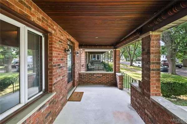 Niagara Falls, NY 14305,2421 Linwood AVE