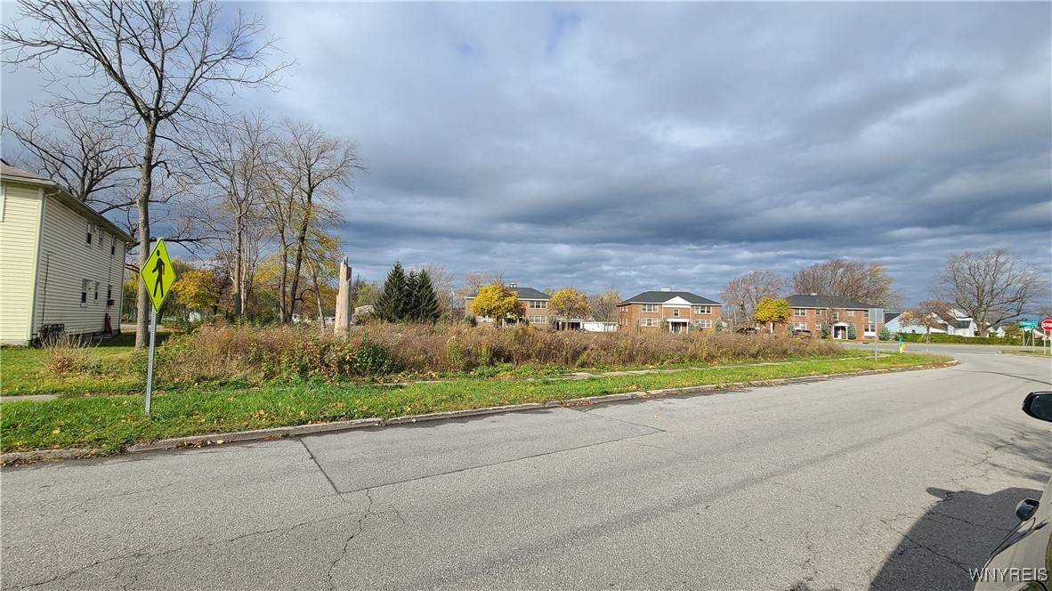 Buffalo, NY 14226,450 Ivyhurst RD N