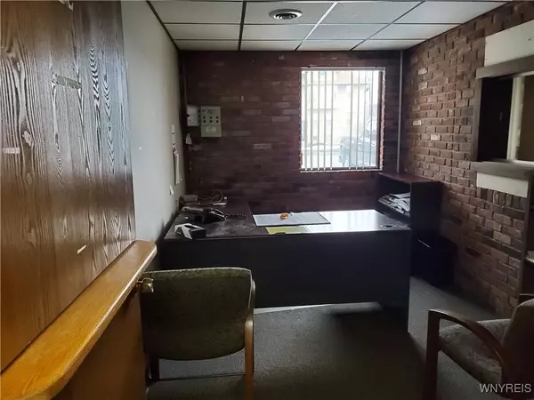 Buffalo, NY 14217,2282 Elmwood AVE