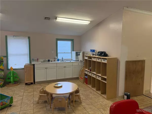 Niagara Falls, NY 14305,4416 Military RD