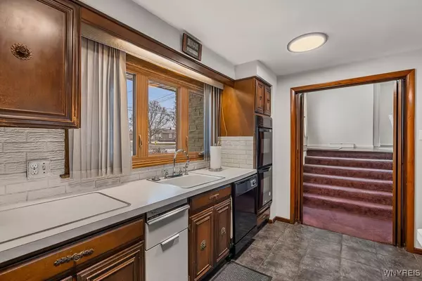 Niagara Falls, NY 14305,2429 Parkview DR
