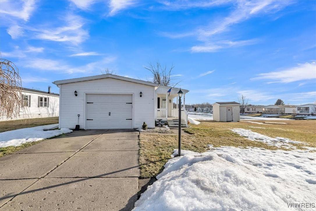 Akron, NY 14001,44 Golden Pond