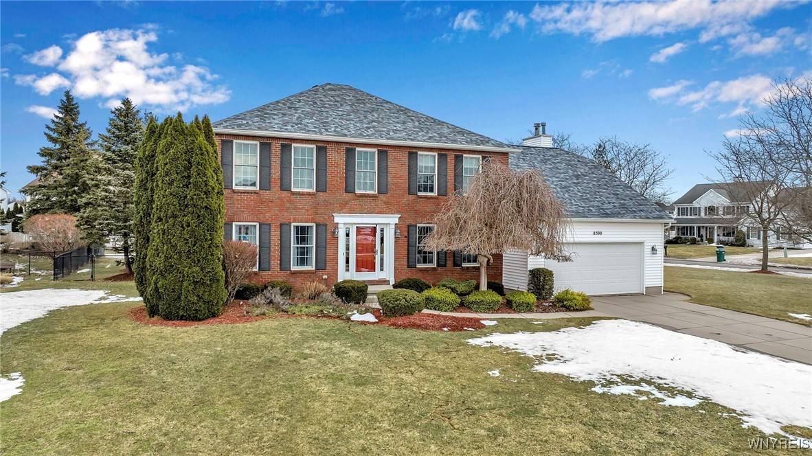 8590 Greenway Ct, East Amherst, NY 14051