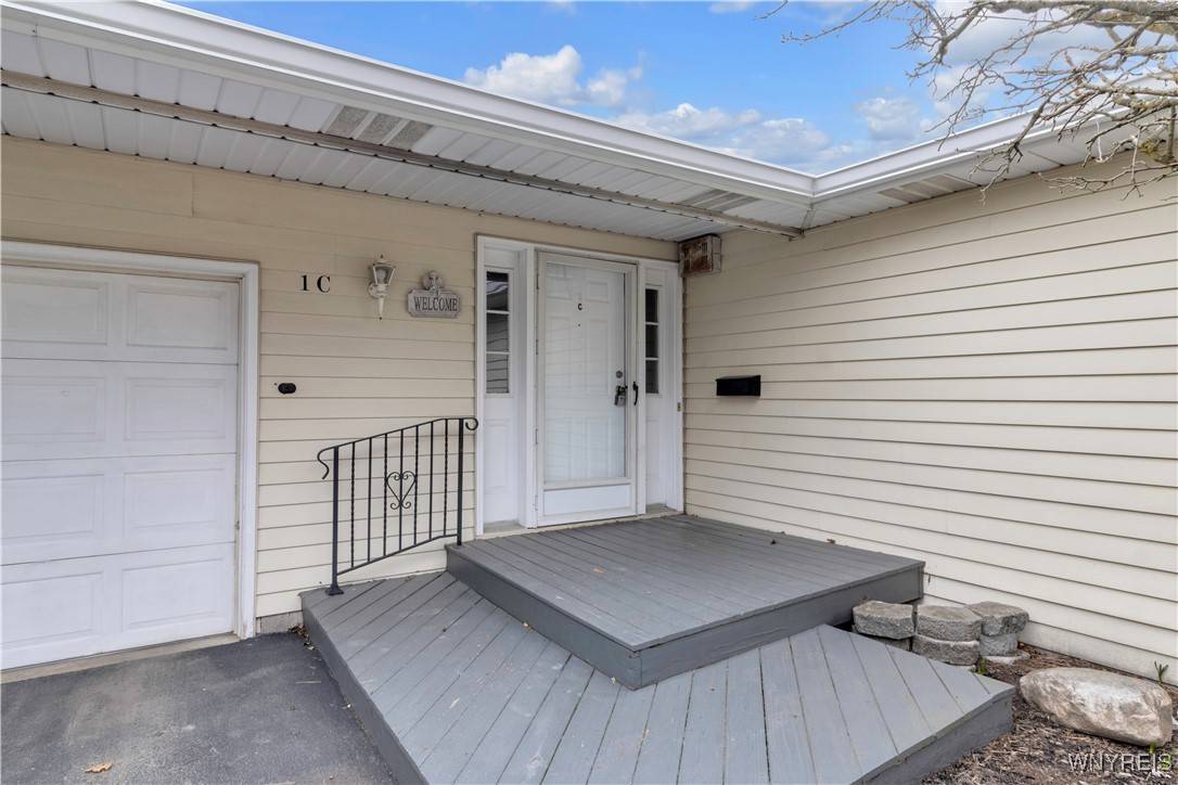 Clarence Center, NY 14032,5861 Goodrich RD #1C