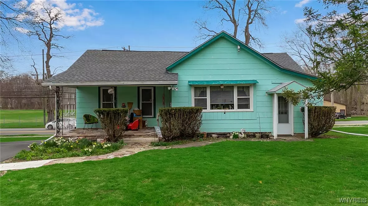 Lockport, NY 14094,82 Lake AVE