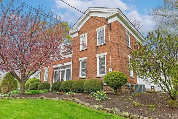 5843 Baer RD, Sanborn, NY 14132