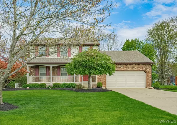 8890 Candlewood LN, Clarence, NY 14032