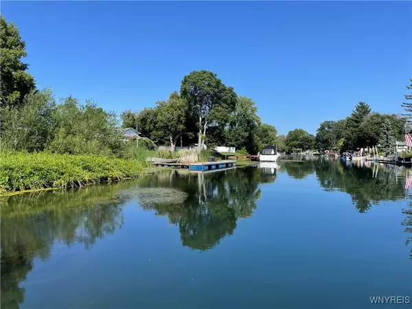 Niagara Falls, NY 14304,8307 Valle DR