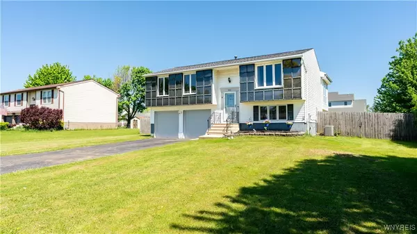 8010 Ashwood DR, Niagara Falls, NY 14304