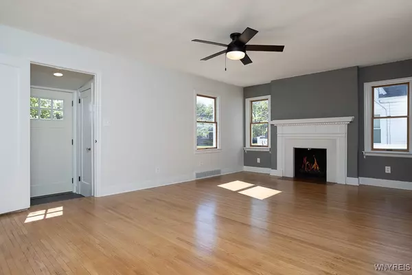 Niagara Falls, NY 14304,922 91st ST