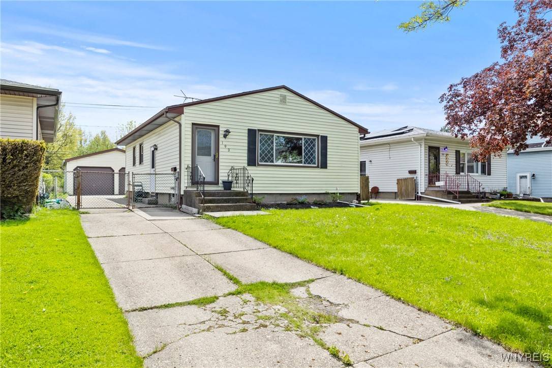 Tonawanda, NY 14150,193 Dunlop AVE